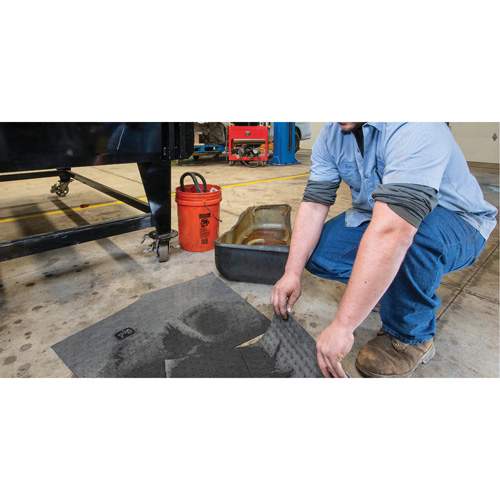 NEW PIG 25100 PIG&reg; Lightweight Absorbent Mat Pad in Dispenser Box, 15" W x 20" L