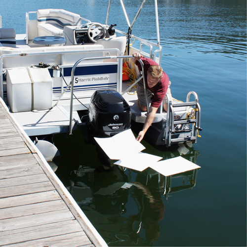 NEW PIG 26300 PIG&reg; Mediumweight Oil-Only Absorbent Mat Pad in Dispenser Box, 15" W x 20" L